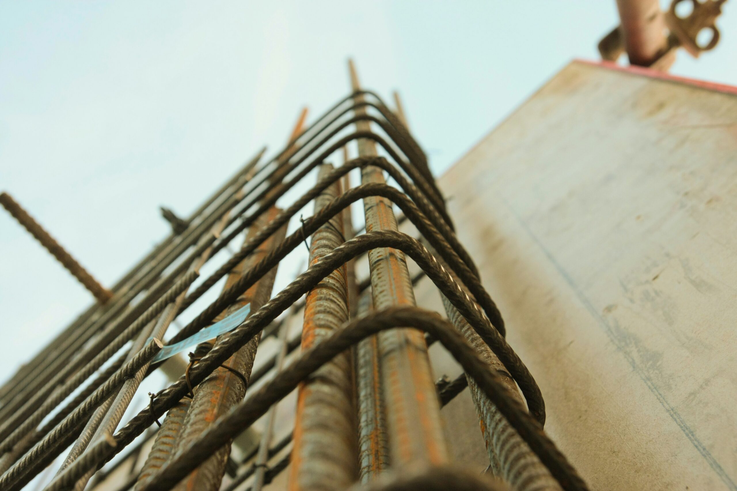 Armatures en acier pour béton armé sur chantier de construction